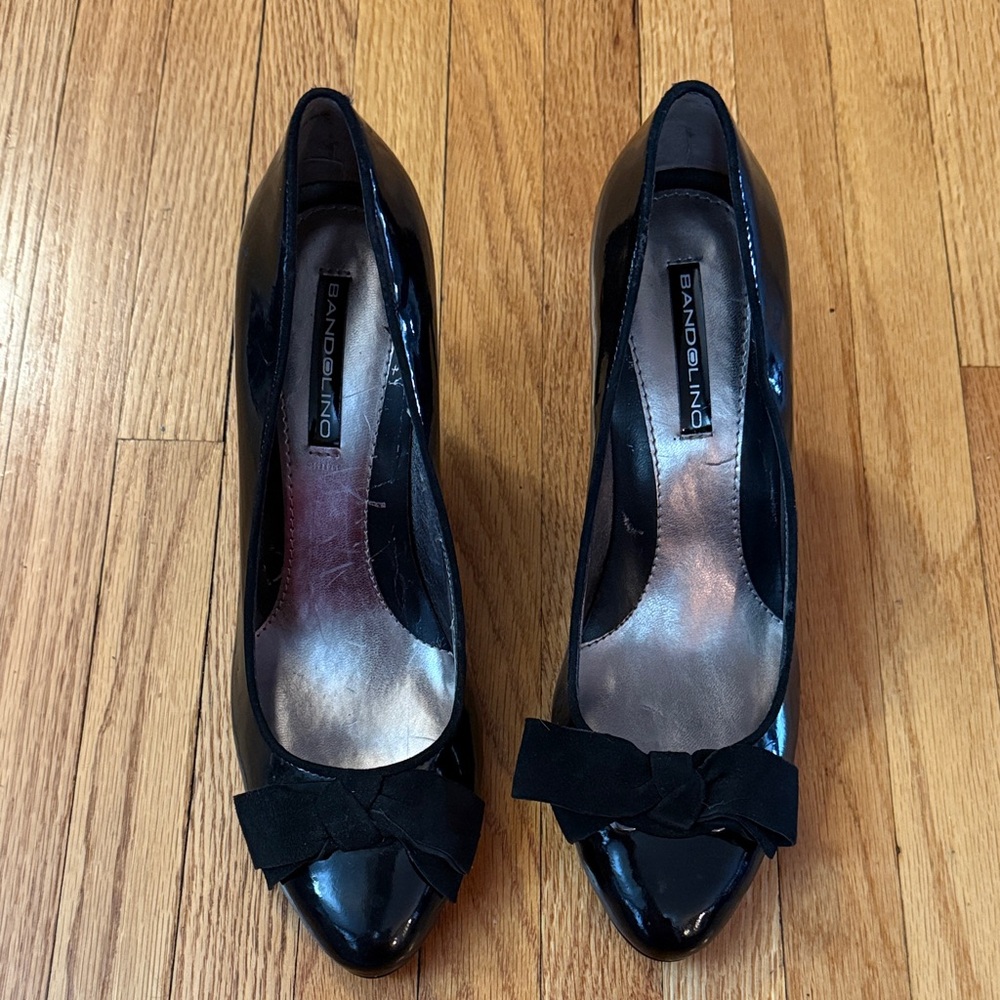 Bandolino Black Patent Heels with Bow